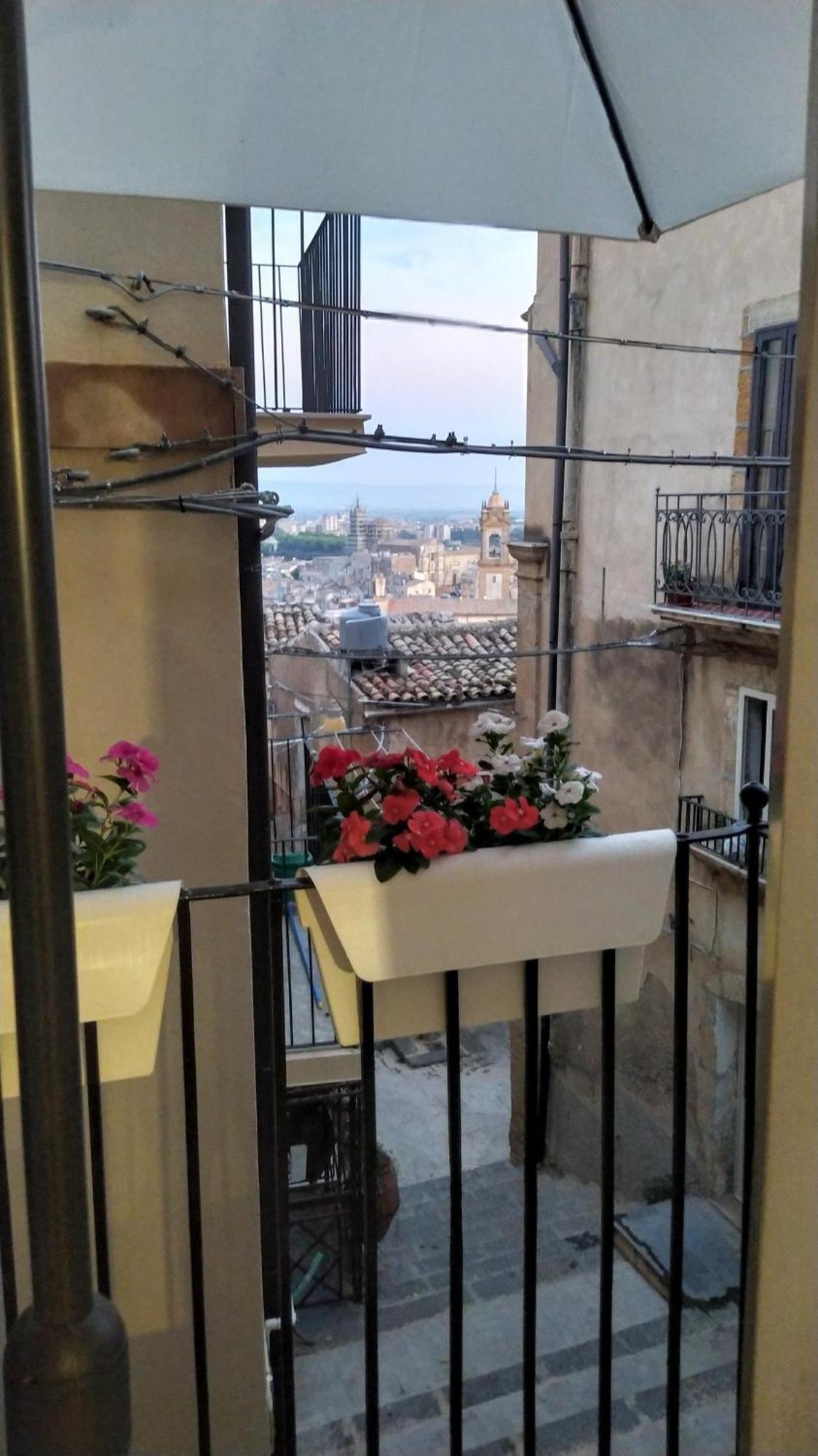 Guest House Alla Scala Caltagirone Eksteriør billede